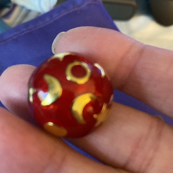 KJL Clip on earrings in red & gold Like new - Picture 4 of 6